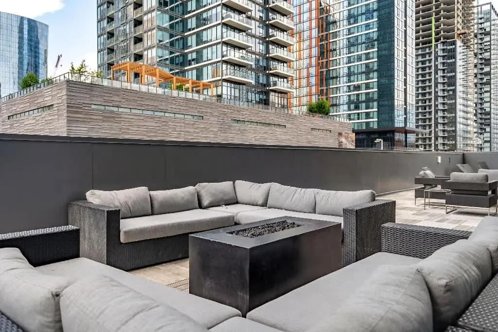 Miso 2 Bd - Skyline View Patio Gym Pool & Ac Villa YYC 0*,  Canada