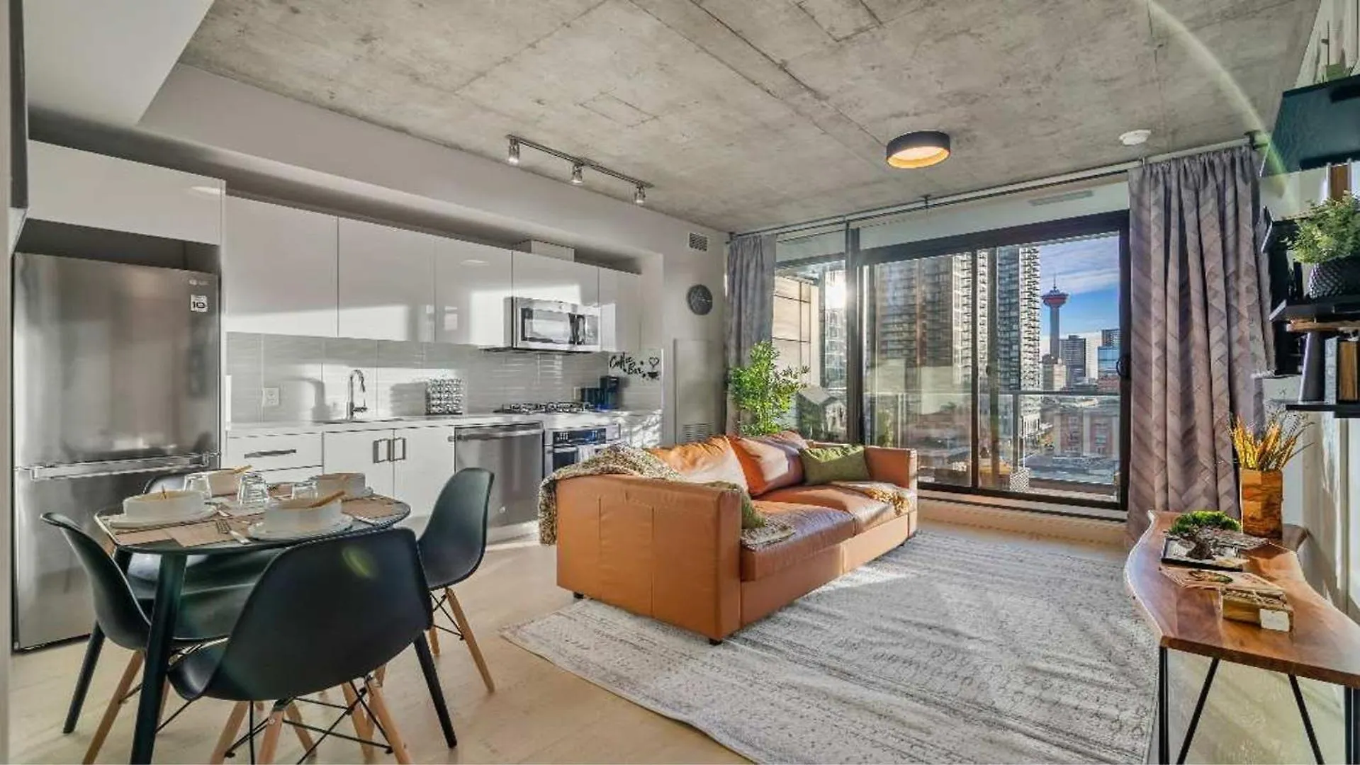 Miso 2 Bd - Skyline View Patio Gym Pool & Ac Villa YYC