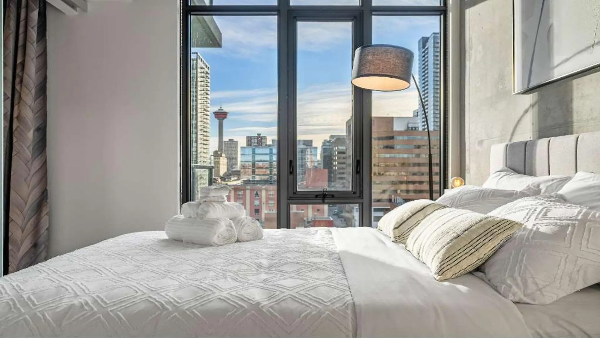 Miso 2 Bd - Skyline View Patio Gym Pool & Ac Villa Calgary 0*,  Canada